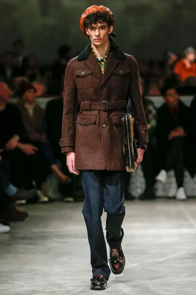 Look 26